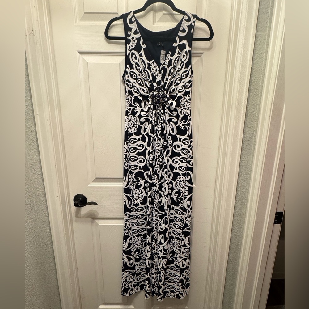 R & M Richards | Long black white dress w/ jewel-ornament center | 6 NEW w/tags